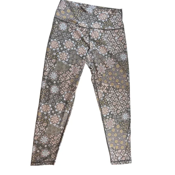 ⭐️Aerie Chill Play Move Leggings with Geometeic Pattern Size XL - Picture 1 of 6